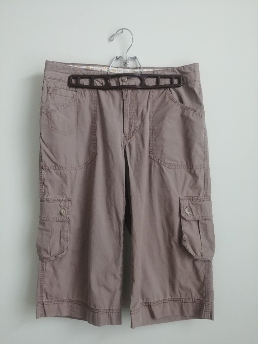 Columbia 100% cotton size 8 very light brown cargo bermuda shorts capris pock…